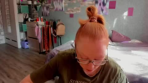 lucky_licky20 online show from April 23, 2:13 am