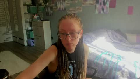 lucky_licky20 online show from June 7, 2:05 am