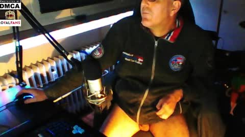        call me  Stefan online show from December 22, 7:44 am