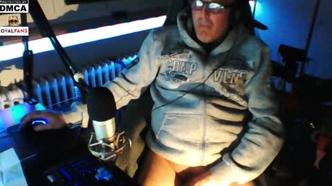        call me  Stefan online show from December 24, 6:06 pm