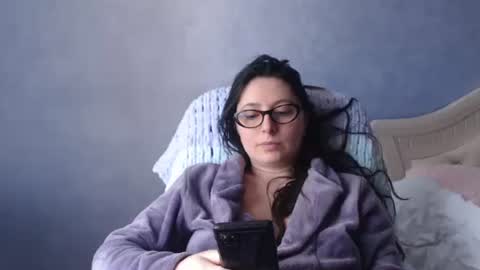 luckylinda23 online show from April 23, 8:24 am