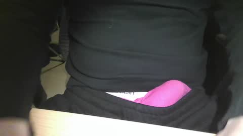 Snapshot of luckyluuk69 chatting on December 2, 7:25 am Luuk online show from December 2, 7:25 am