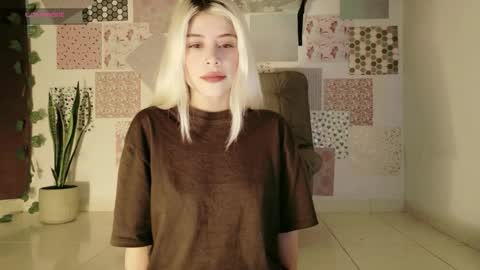 luckysapphire777 online show from April 25, 1:41 pm