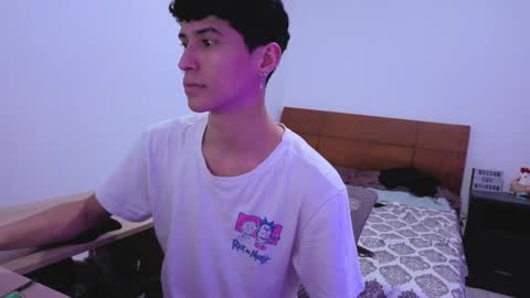 Lu Independent Model online show from April 5, 11:35 pm