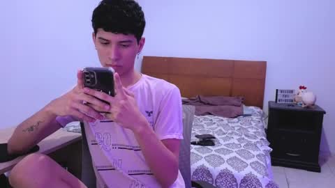 Lu Independent Model online show from April 9, 12:10 am