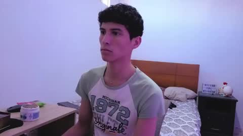 Lu Independent Model online show from April 20, 10:11 pm