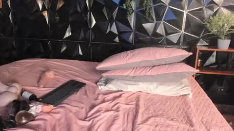 Lucy online show from April 22, 2:36 am