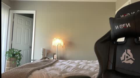 Lucy online show from April 6, 10:00 pm