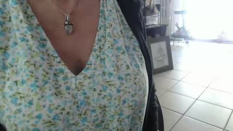 lucy_0000 online show from April 14, 5:52 pm