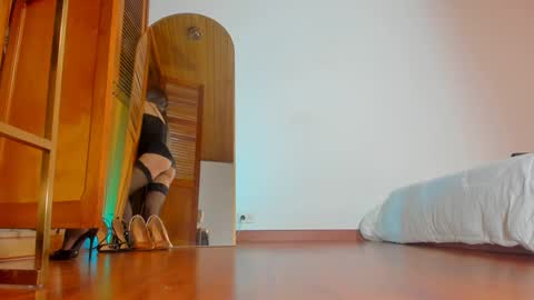 Snapshot of lucy__77 chatting on December 3, 8:39 pm Hello my name is Lucy nice to meet you  thumb up is important for me kisses     online show from December 3, 8:39 pm