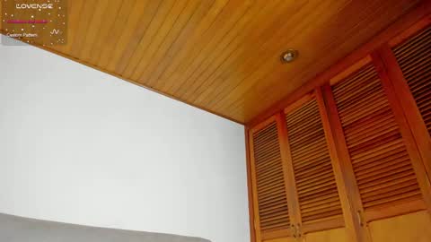 Snapshot of lucy__77 chatting on February 5, 9:07 pm Hello my name is Lucy nice to meet you  thumb up is important for me kisses     online show from February 5, 9:07 pm