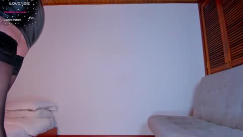 Snapshot of lucy__77 chatting on March 4, 6:18 pm Hello my name is Lucy nice to meet you  thumb up is important for me kisses     online show from March 4, 6:18 pm