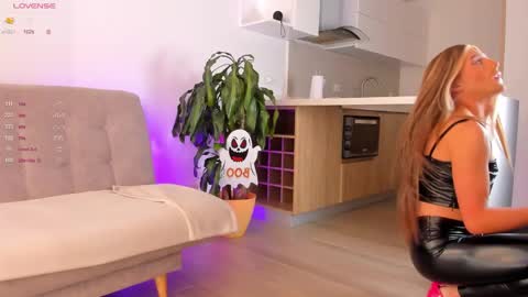 Snapshot of lucy__77 chatting on October 22, 3:56 pm Hello my name is Lucy nice to meet you  thumb up is important for me kisses     online show from October 22, 3:56 pm