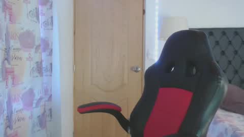 Snapshot of lucy_chanell chatting on January 5, 9:36 pm lucy online show from January 5, 9:36 pm