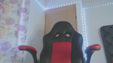 Snapshot of lucy_chanell chatting on February 6, 1:49 am lucy online show from February 6, 1:49 am