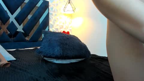 Snapshot of lucy_harris_ chatting on February 11, 1:41 am lucy_harris_ online show from February 11, 1:41 am