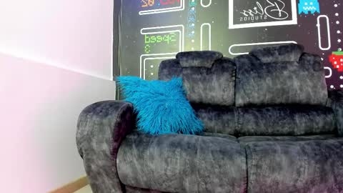 Snapshot of lucy_harris_ chatting on March 2, 8:59 am lucy_harris_ online show from March 2, 8:59 am
