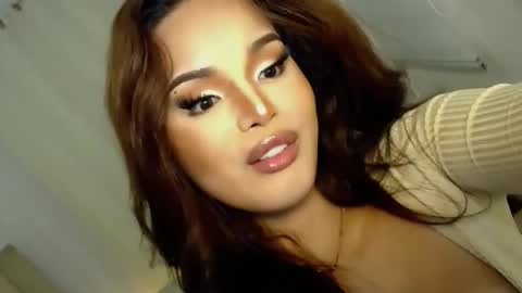 Snapshot of lucy_heartfiliaxxx chatting on December 8, 2:39 am MONA online show from December 8, 2:39 am