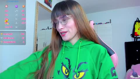 Snapshot of lucy_hess_ chatting on December 19, 5:29 pm Lucy online show from December 19, 5:29 pm