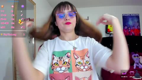 Snapshot of lucy_hess_ chatting on December 31, 8:45 pm Lucy online show from December 31, 8:45 pm