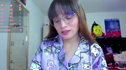 Snapshot of lucy_hess_ chatting on February 13, 9:27 pm Lucy online show from February 13, 9:27 pm