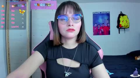 Snapshot of lucy_hess_ chatting on October 9, 9:02 pm Lucy online show from October 9, 9:02 pm