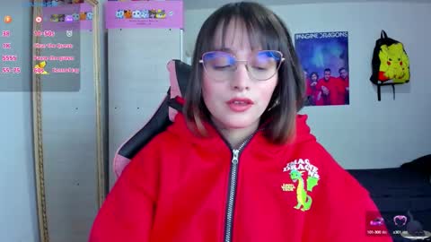 Snapshot of lucy_hess_ chatting on October 13, 7:47 pm Lucy online show from October 13, 7:47 pm