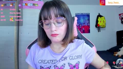 Snapshot of lucy_hess_ chatting on October 22, 8:52 pm Lucy online show from October 22, 8:52 pm