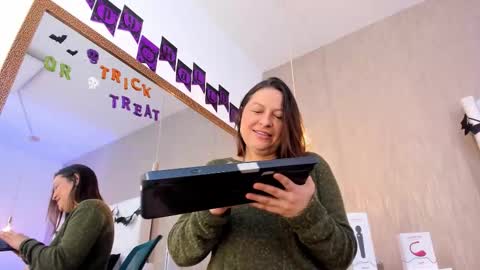 Lucy online show from October 22, 1:22 pm