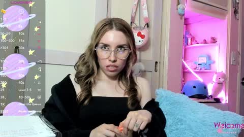 Snapshot of lucy_s3x chatting on February 26, 3:21 am Lulu online show from February 26, 3:21 am