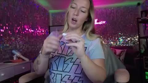 lucyallen4201 online show from March 27, 10:26 am