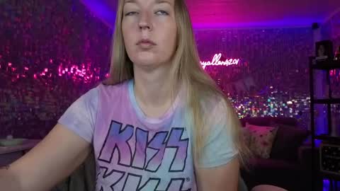 lucyallen4201 online show from April 23, 10:14 am