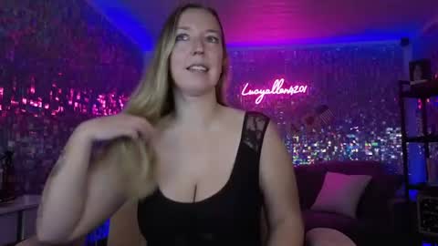 lucyallen4201 online show from June 18, 12:09 pm