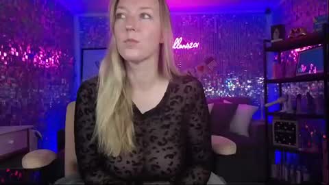 lucyallen4201 online show from June 26, 10:19 am