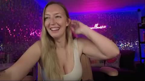 lucyallen4201 online show from July 25, 12:31 am