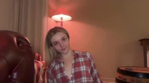 Snapshot of lucydelovely chatting on May 27, 11:13 pm Lucy online show from May 27, 11:13 pm