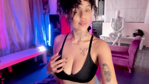 Snapshot of lucyklumm chatting on January 30, 10:30 pm MALAMOR online show from January 30, 10:30 pm