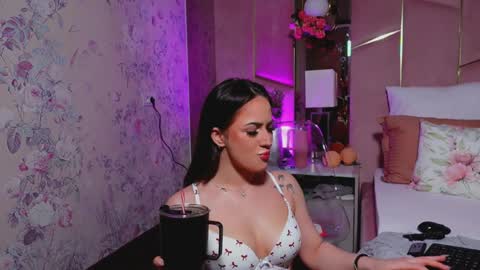 Lucy Lexton online show from April 4, 3:27 am