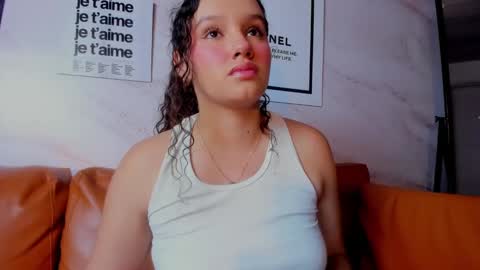 Snapshot of lucylovelyy1 chatting on February 7, 1:36 am Lucy online show from February 7, 1:36 am