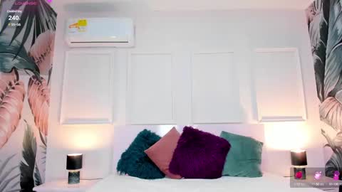 Snapshot of lucylovelyy1 chatting on February 13, 6:52 am Lucy online show from February 13, 6:52 am