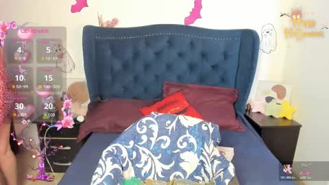 Snapshot of lucypetit chatting on October 22, 1:44 pm Lucy Petit online show from October 22, 1:44 pm