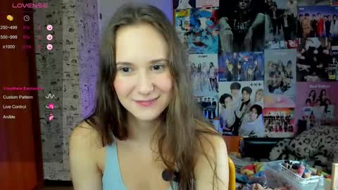 Snapshot of lucyrose33 chatting on September 14, 5:12 pm Lucy Rose online show from September 14, 5:12 pm