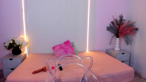Lucy Wold online show from June 6, 7:40 pm