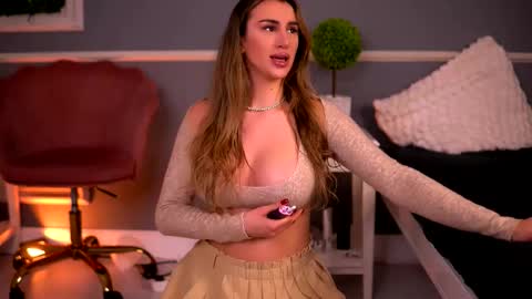 Snapshot of lucyxrios chatting on November 26, 10:00 pm Lucy P online show from November 26, 10:00 pm