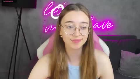 Lucy online show from June 28, 1:00 am