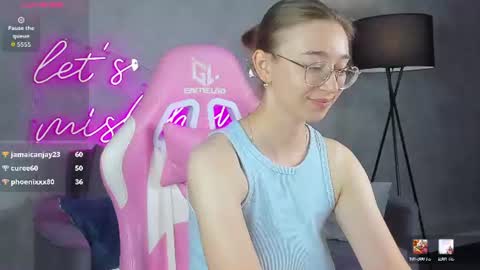 Lucy online show from July 5, 4:19 am