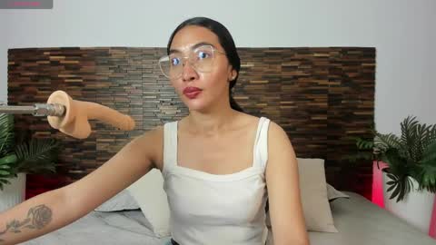 Lucy Liiu online show from June 9, 8:09 pm