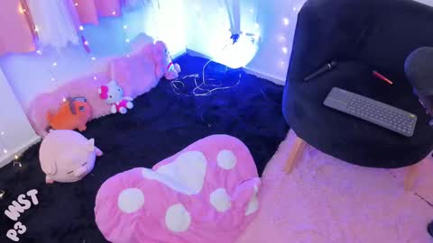 LUCYY FROM HOME  online show from March 9, 1:04 am