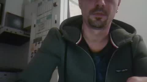 Snapshot of luffyman20 chatting on December 15, 8:25 pm luffyman20 online show from December 15, 8:25 pm