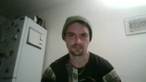 Snapshot of luffyman20 chatting on January 11, 12:01 am luffyman20 online show from January 11, 12:01 am